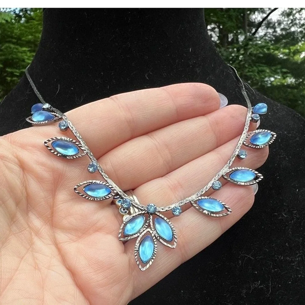 Vtg Blue Faux Moonstone Rhinestone Silver‎ Tone Bib Statement Necklace